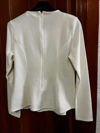 Maglia bianca con colletto gioiello