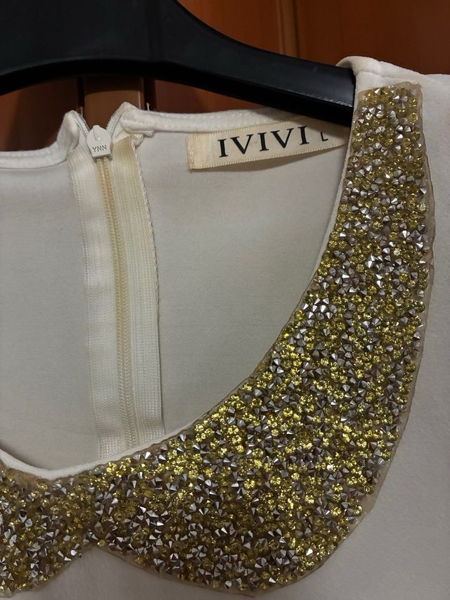 Maglia bianca con colletto gioiello