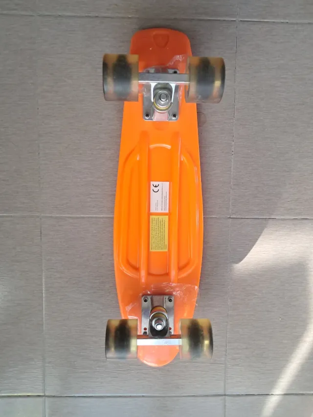 Skate Penny Naranja totalmente nuevo.
