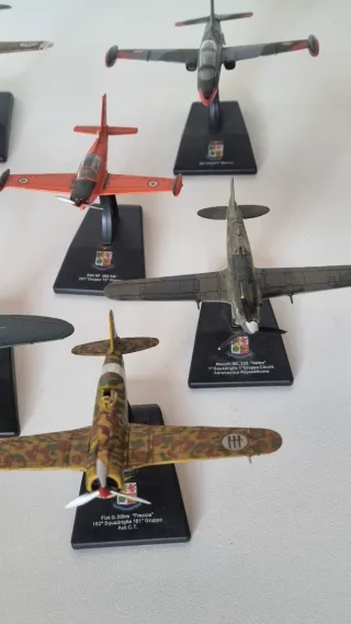 Lotto 17 modellini aerei + 1 elicottero