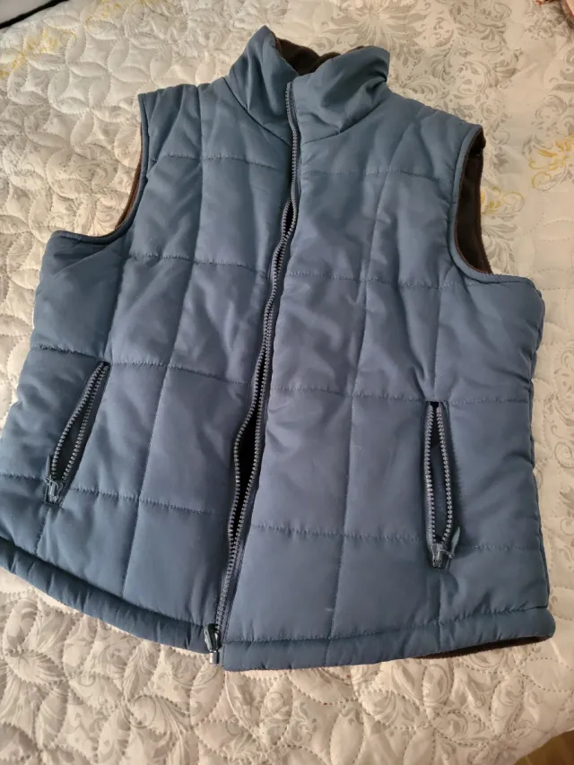 Chaleco reversible azul y marrón