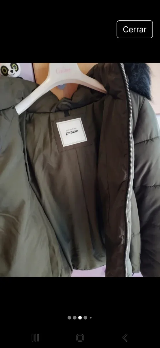 Plumón, mujer verde oliva con capucha de pelo