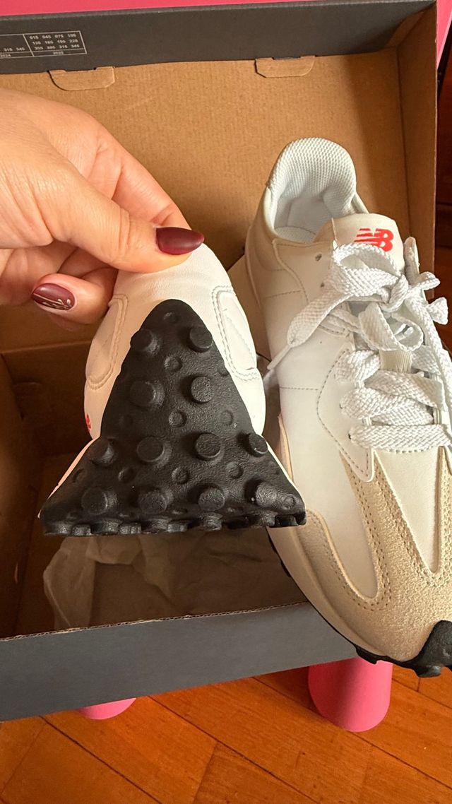 Zapatillas New Balance Blancas y Rojas