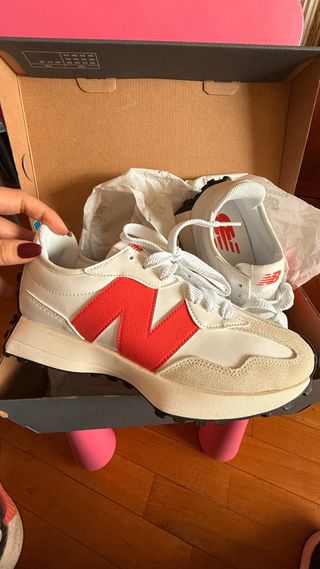 Zapatillas New Balance Blancas y Rojas