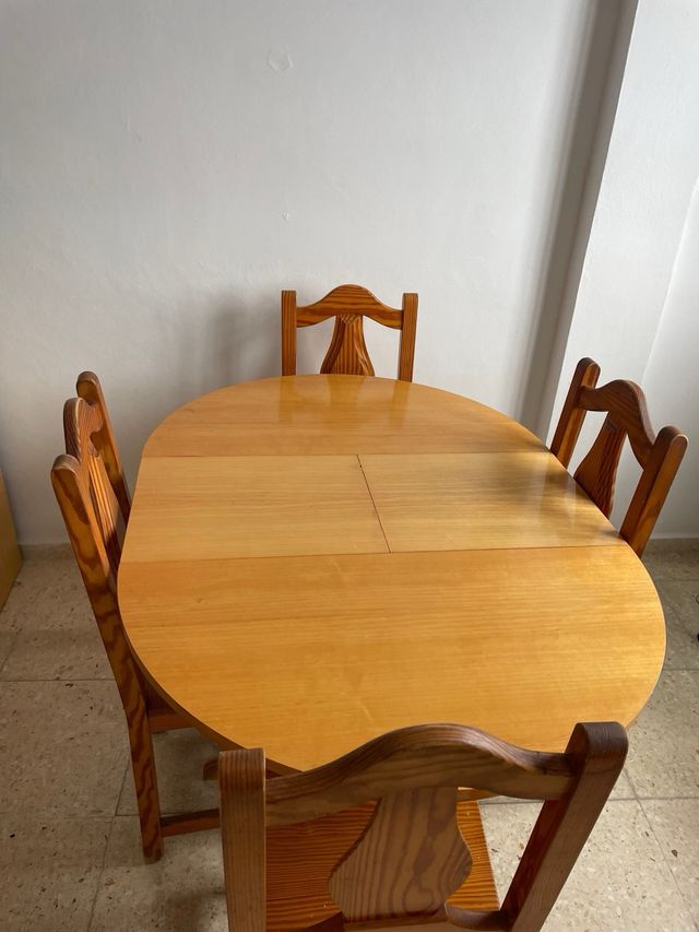 Mesa redonda madera con 4 sillas