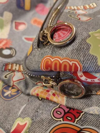 Mochila juvenil con parches divertidos