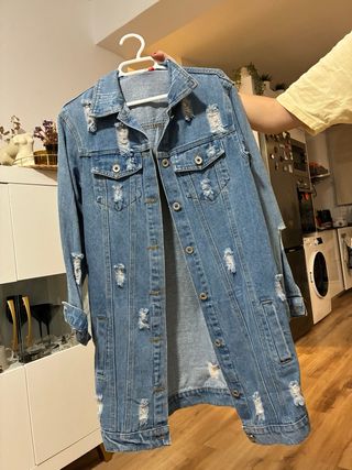 Cazadora vaquera mujer desgastada
