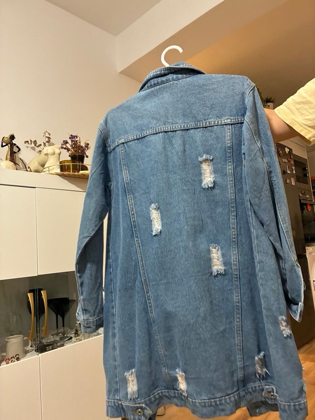 Cazadora vaquera mujer desgastada