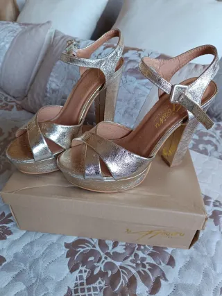 Zapatos de fiesta dorados tacón plataforma