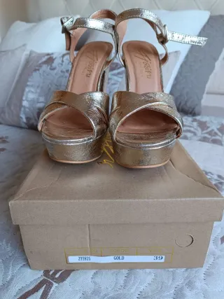 Zapatos de fiesta dorados tacón plataforma