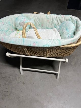 Cuna moisés mimbre con patas y REGALO
