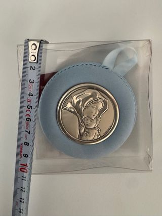 Medalla Cuna Virgen con Niño de Plata Ley y tejido