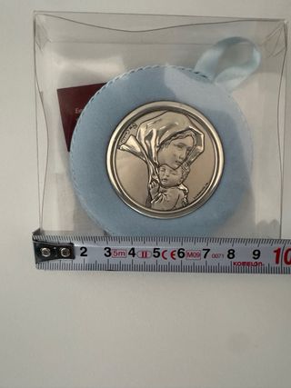 Medalla Cuna Virgen con Niño de Plata Ley y tejido