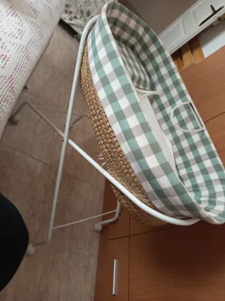 Moisés mimbre bebé con funda cuadros