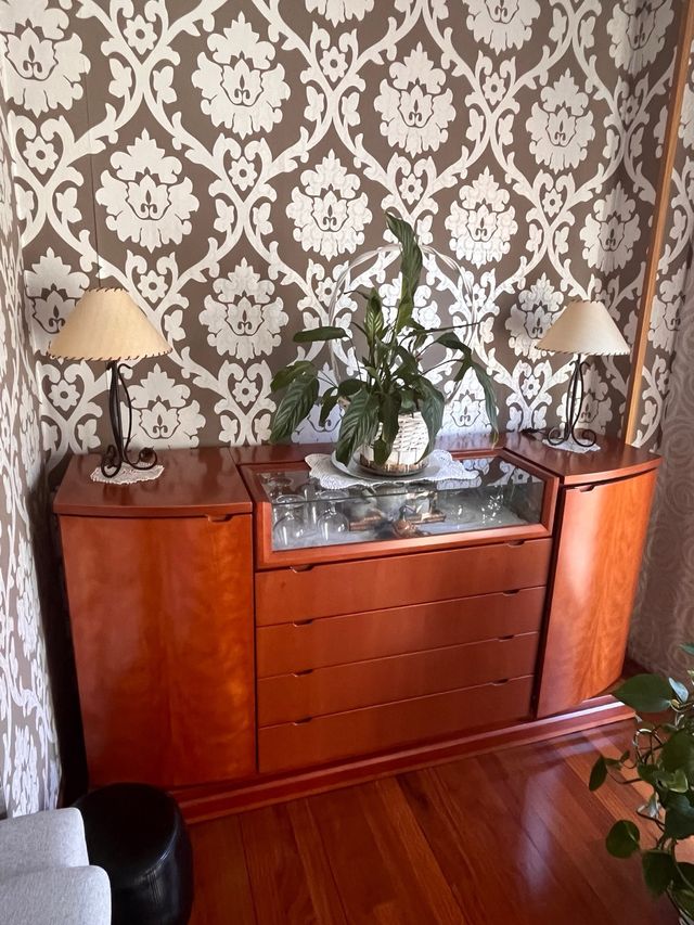 Aparador Cerezo Cristal y Madera