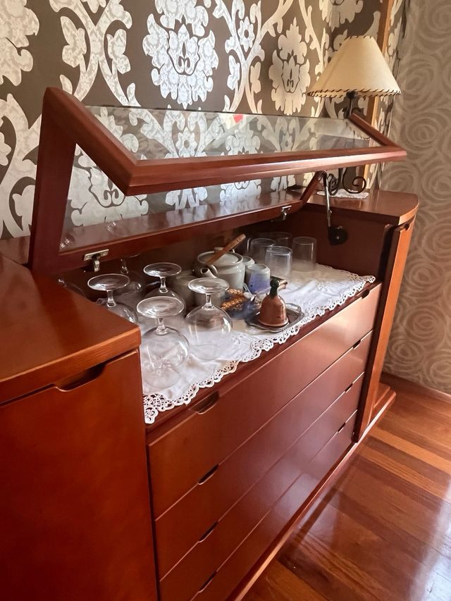 Aparador Cerezo Cristal y Madera