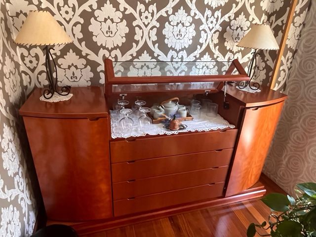 Aparador Cerezo Cristal y Madera