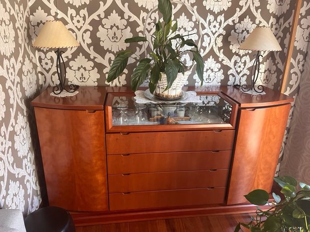 Aparador Cerezo Cristal y Madera