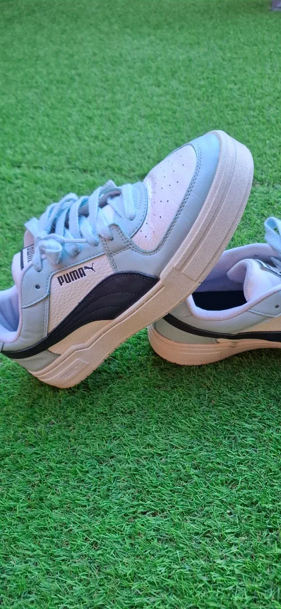 Zapatillas Puma Azules y Blancas