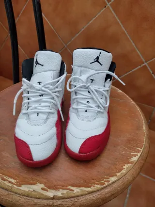 Zapatillas Jordan Blancas y Rojas