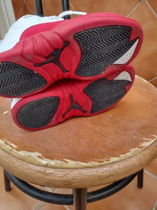 Zapatillas Jordan Blancas y Rojas