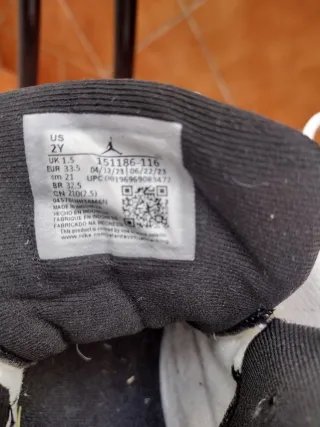 Zapatillas Jordan Blancas y Rojas