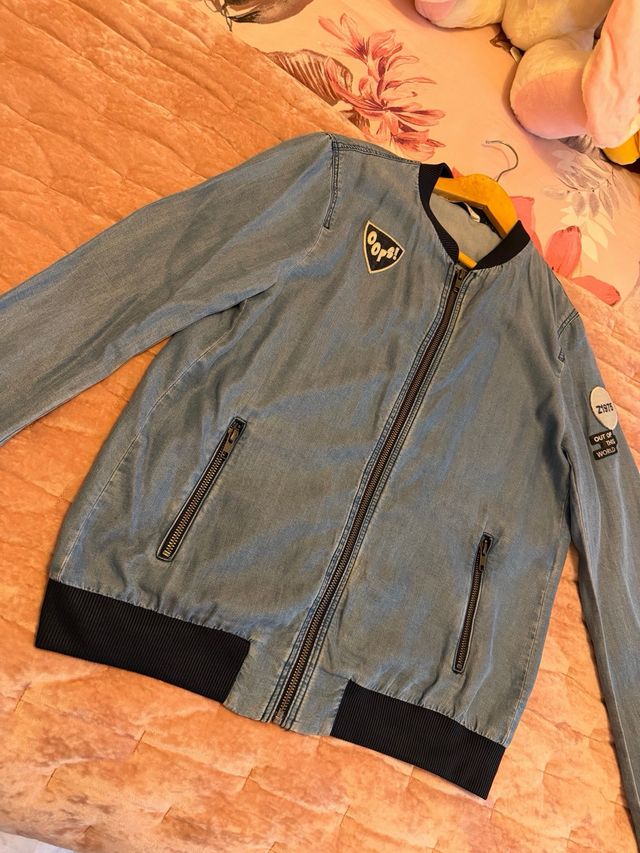Chaqueta vaquera bomber con parches