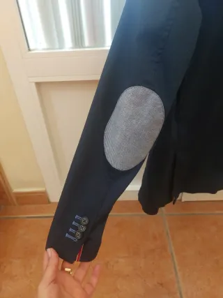 Americana juvenil azul con coderas