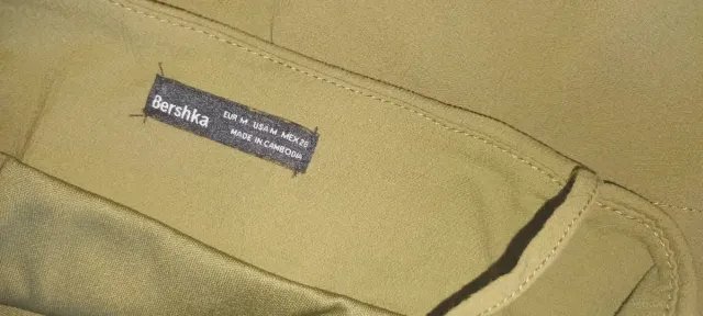 Vestido verde oliva con espalda descubierta