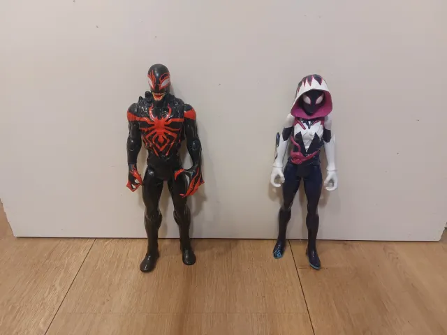 Lote 2 figure Marvel: Spiderman e Spider Gwen