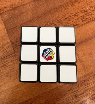 Cubo Rubik's con logo