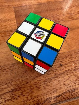 Cubo Rubik's con logo