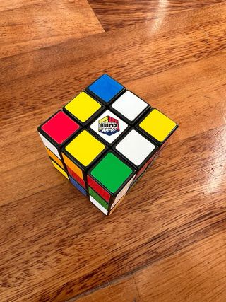 Cubo Rubik's con logo