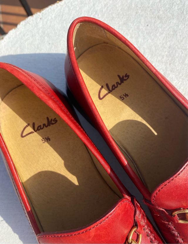 Mocasines Clarks Rojo con Detalle Horsebit T 38,5