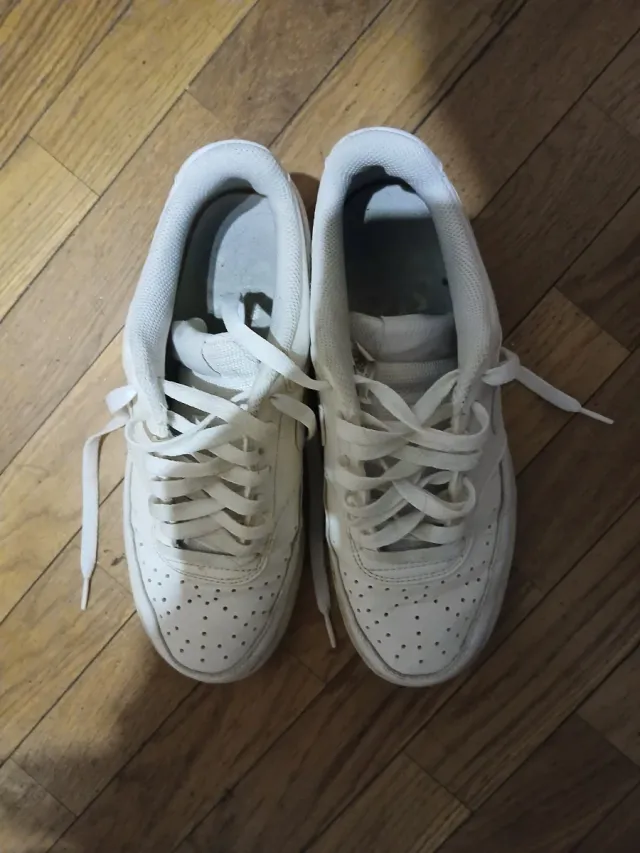 Zapatillas blancas de vestir