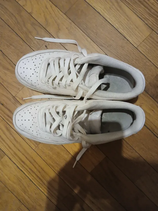 Zapatillas blancas de vestir