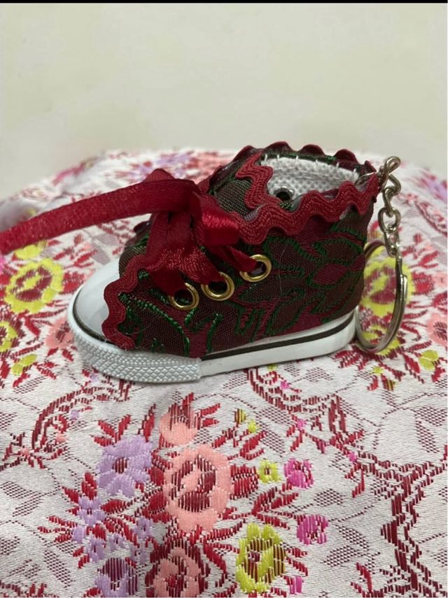 Llaveros botita con tela fallera