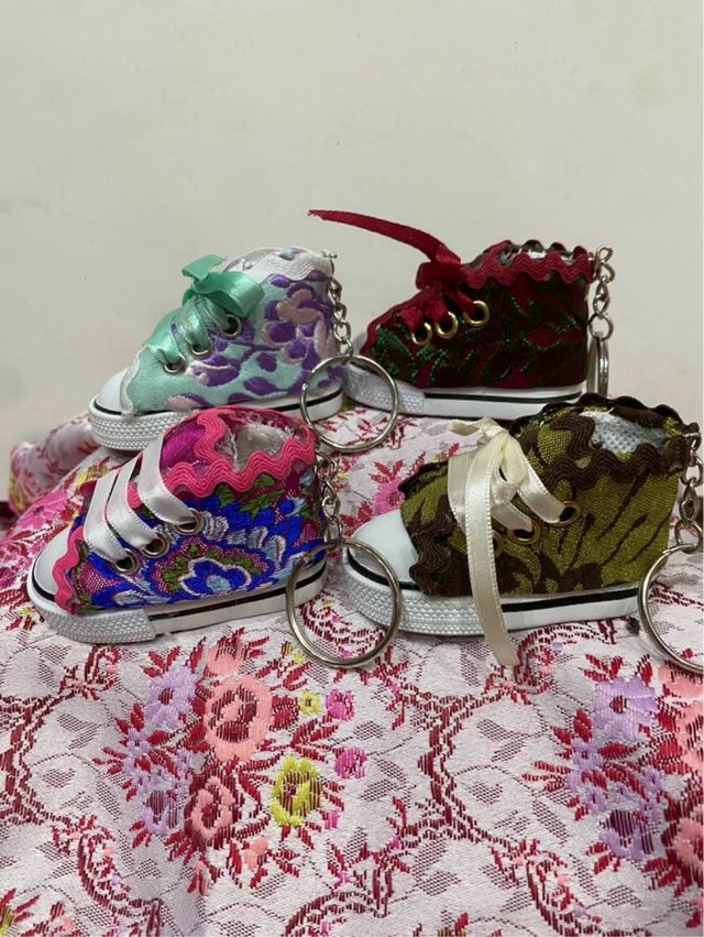 Llaveros botita con tela fallera