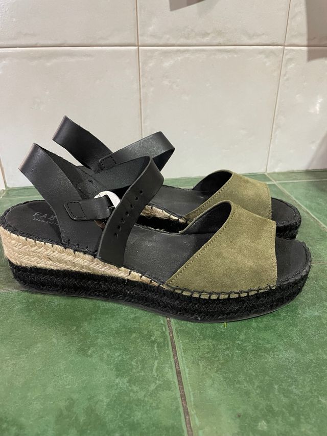 Sandalias esparto y piel cuña negro y verde