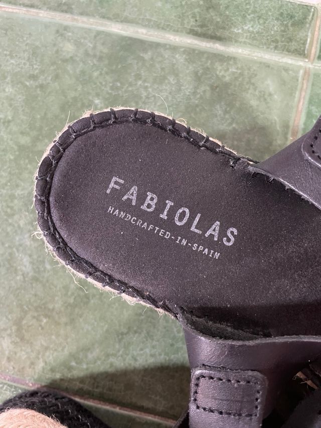 Sandalias esparto y piel cuña negro y verde