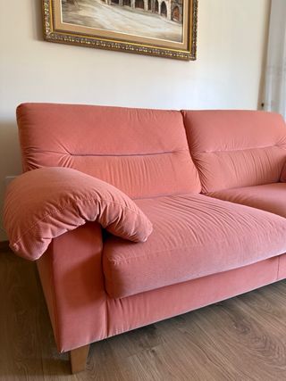 Sofá salmón 3 plazas, tela, muy cómodo