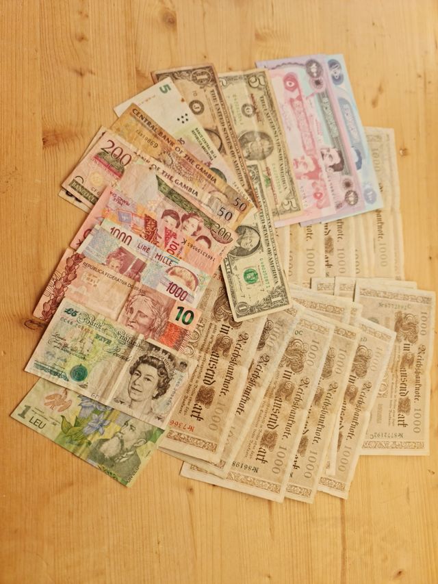 Lote 36 billetes antiguos