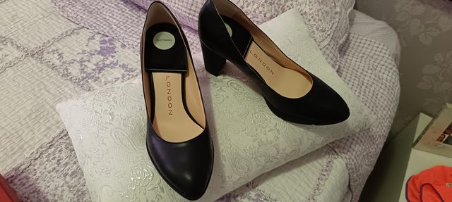 Zapatos de tacón Sacha London negros