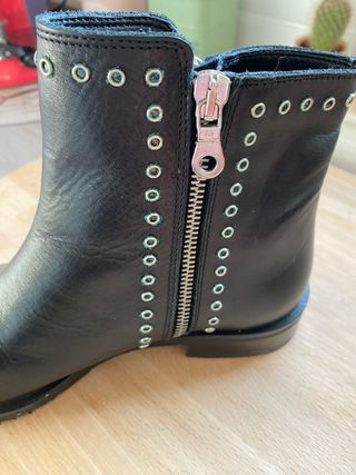 Stivaletti in pelle neri