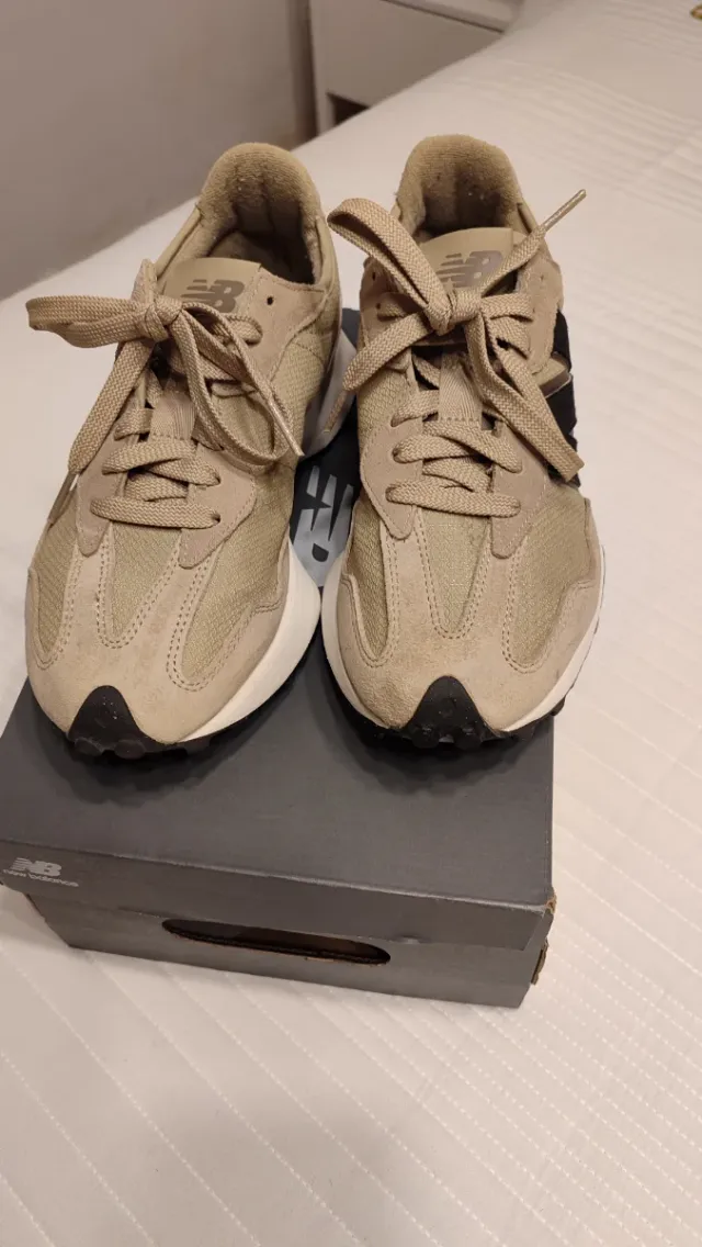 New Balance U327 unisex. Beige marrón y negro. 39.