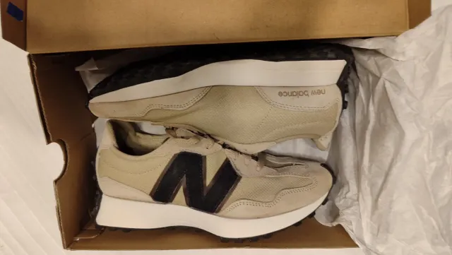 New Balance U327 unisex. Beige marrón y negro. 39.