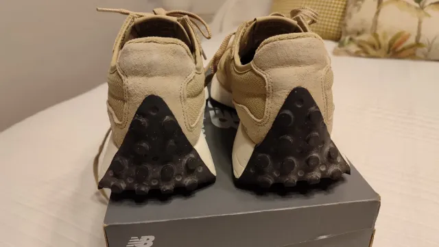 New Balance U327 unisex. Beige marrón y negro. 39.