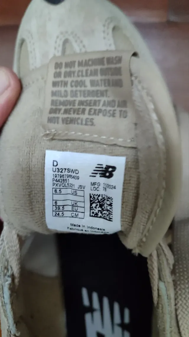 New Balance U327 unisex. Beige marrón y negro. 39.