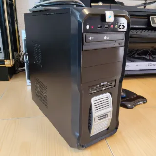 Ordenador  sobremesa negro