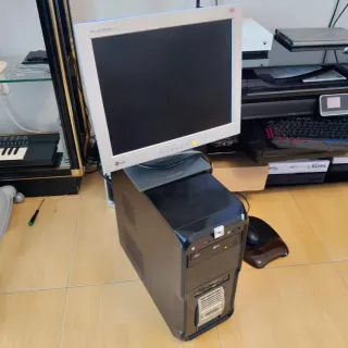 Ordenador  sobremesa negro